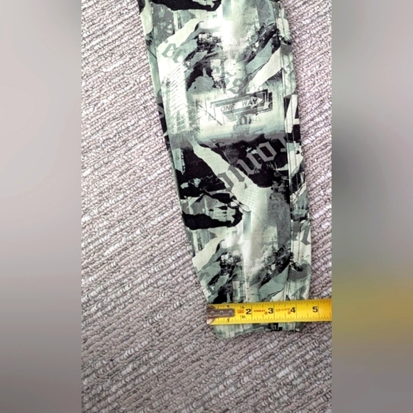 Urban Kids (Size Medium) Unisex Camo Graphic Cargo Pants - Picture 12 of 12